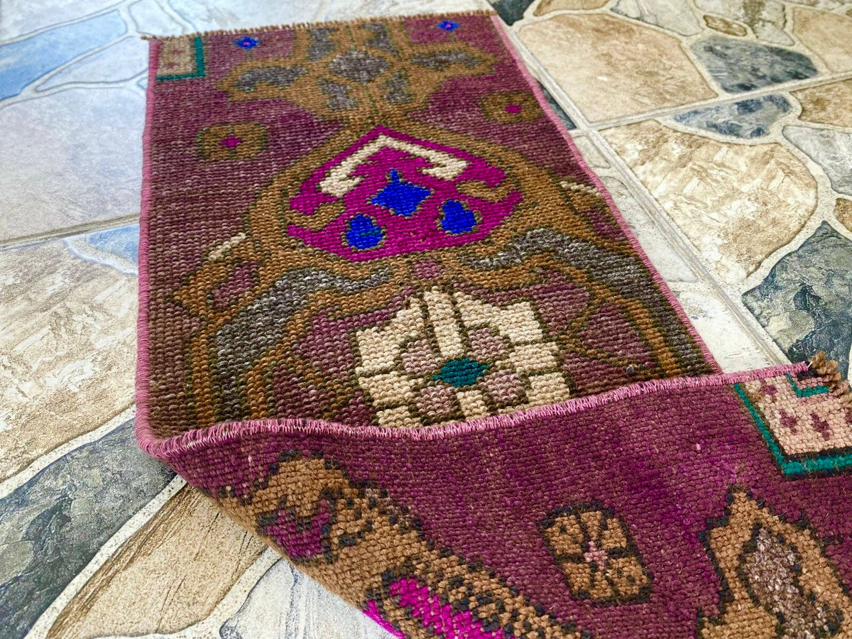 kirby {1'1" x 2'8"}