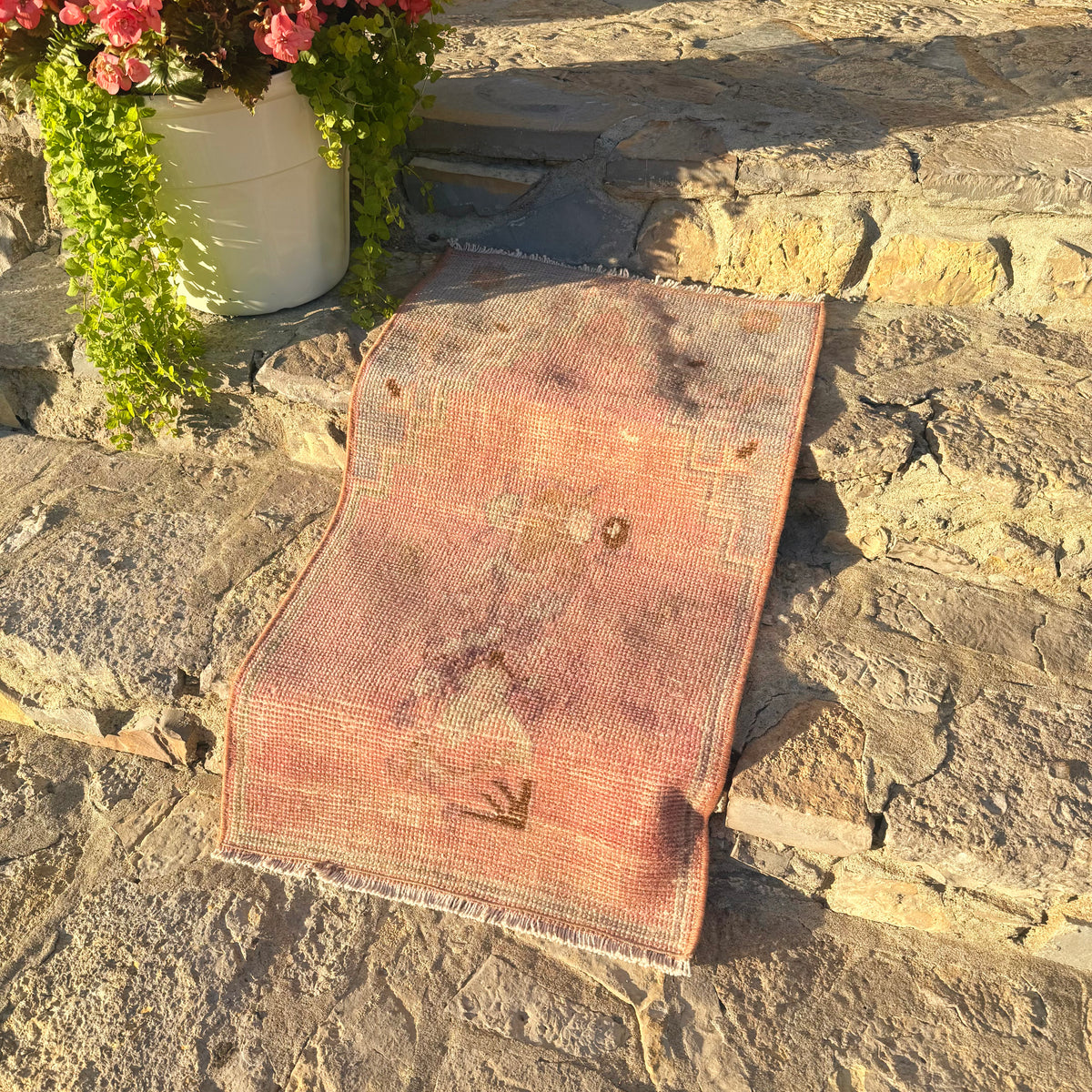 lockland { 1’6” x 2’9” }