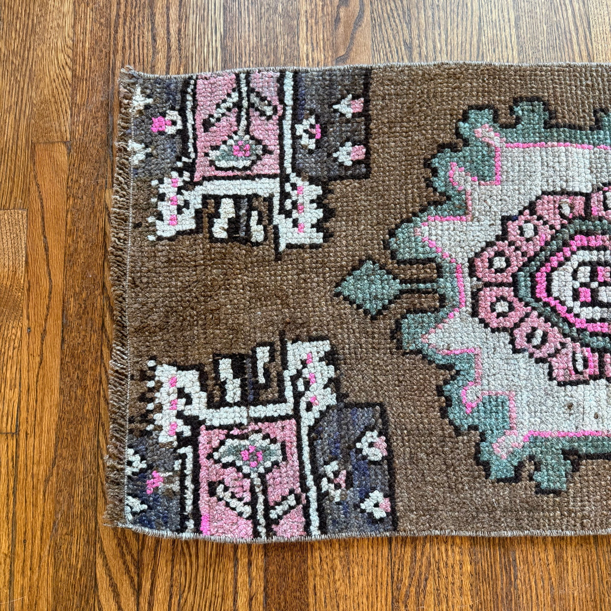 pony {1’6” x 2’11”}