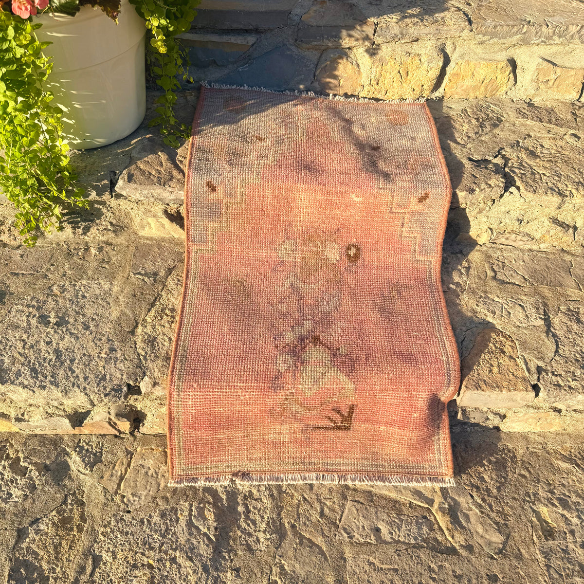 lockland { 1’6” x 2’9” }