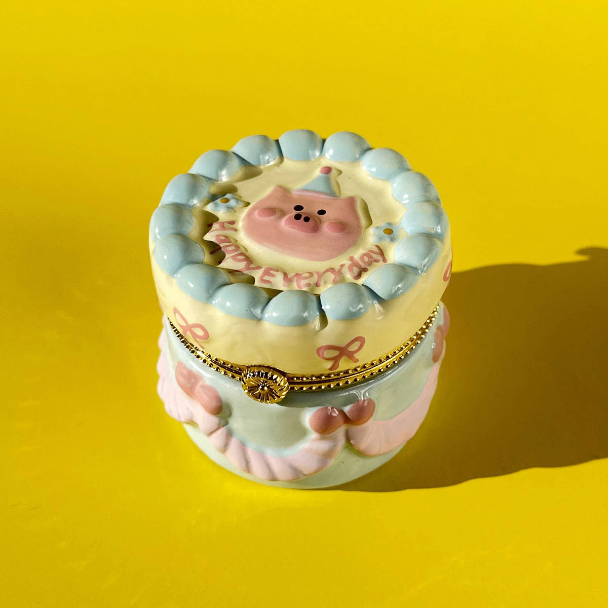 pig birthday cake trinket box