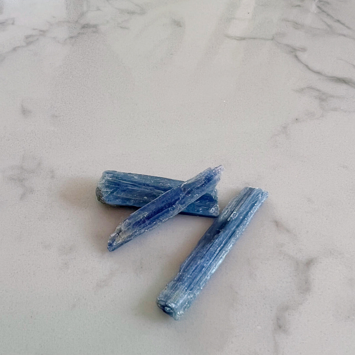 blue kyanite chips