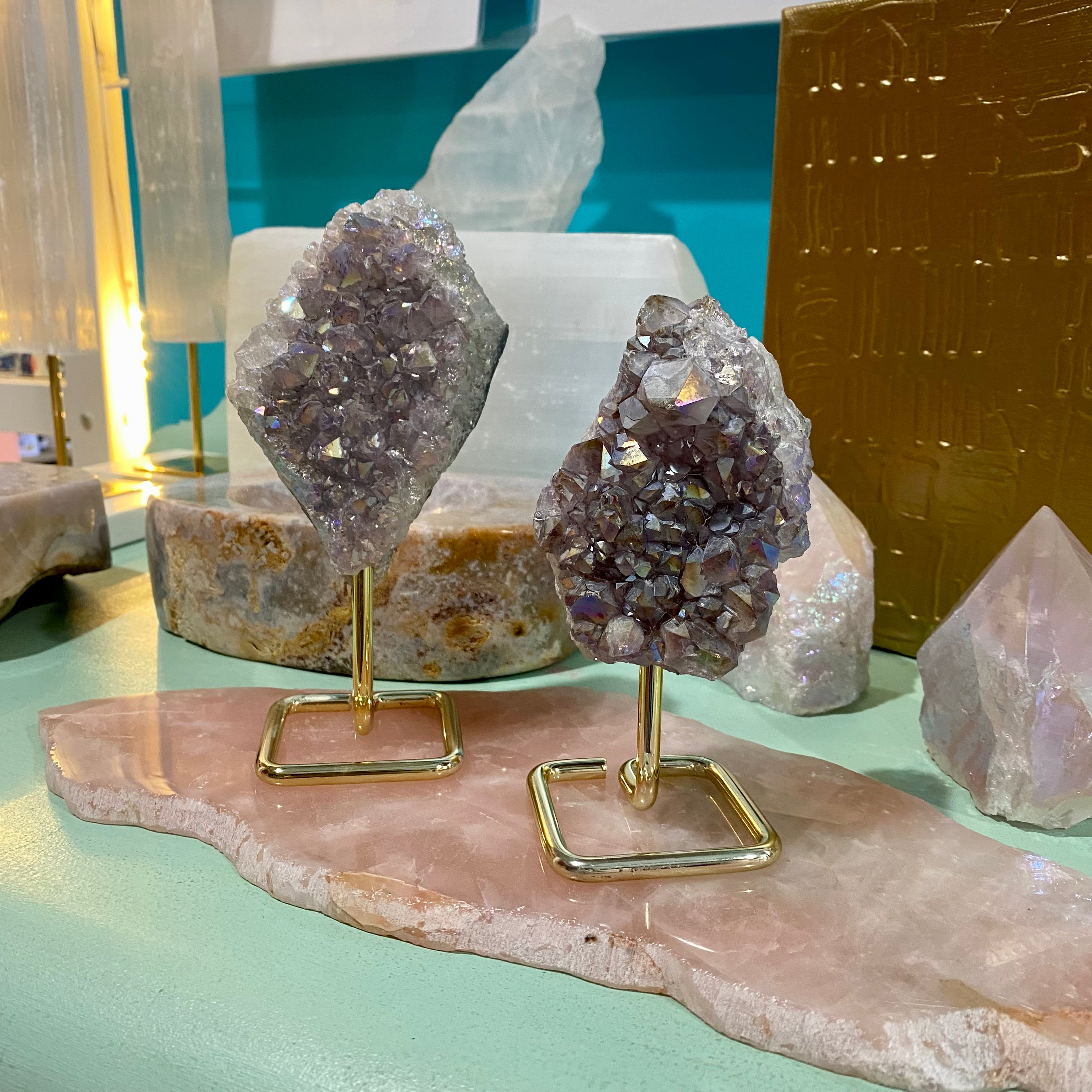 aura amethyst on base