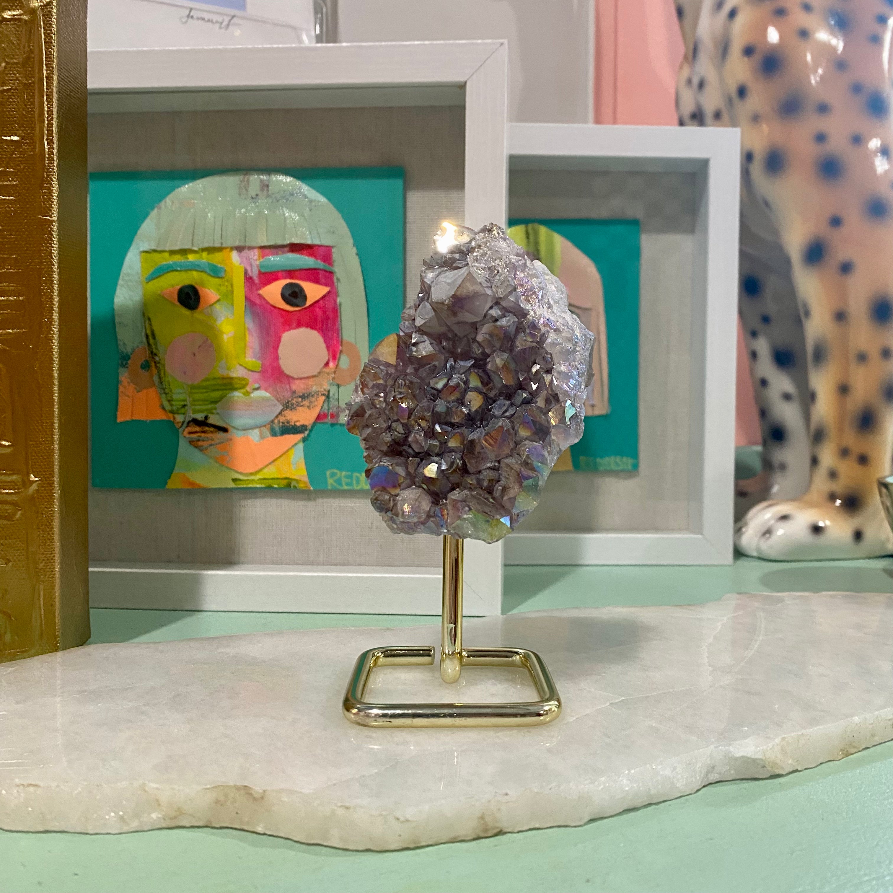 aura amethyst on base