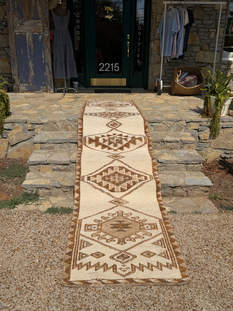 loretta {3’ x 12’6”}