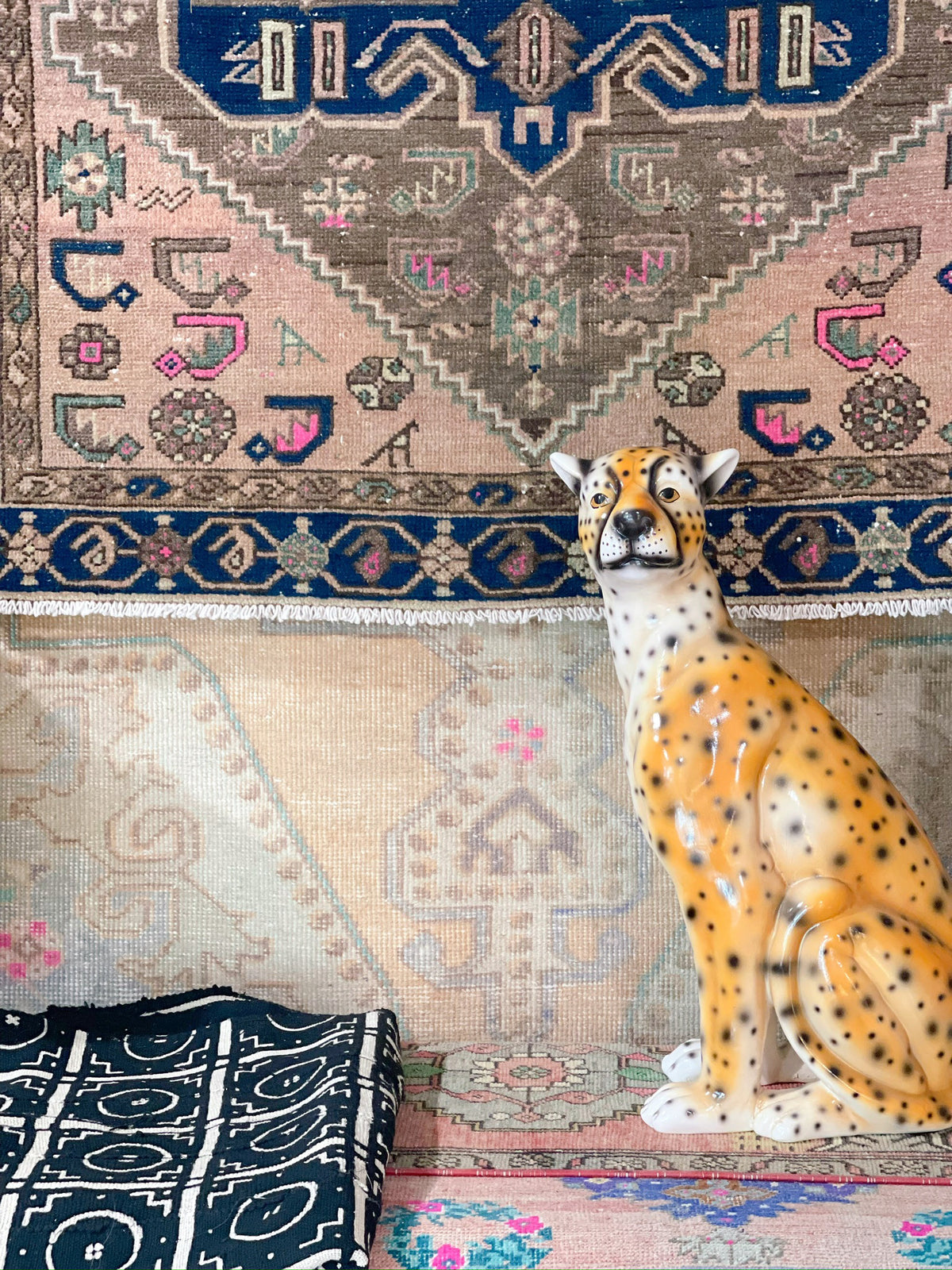 leopard statue