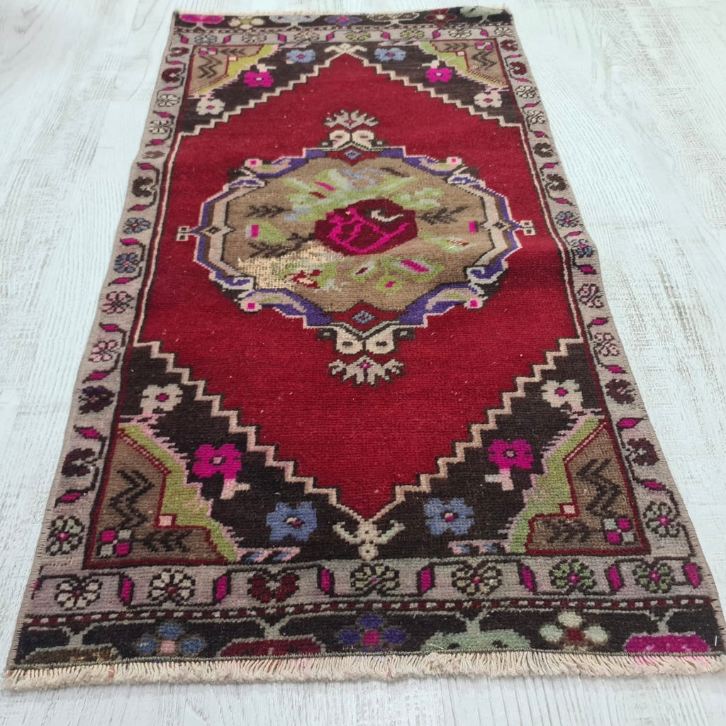 gaston {1’10” x 3’6”}