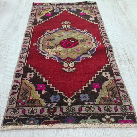 gaston {1’10” x 3’6”}