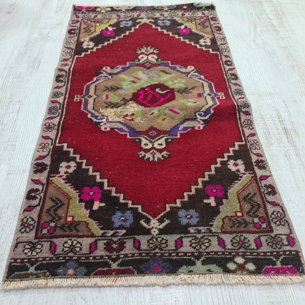 gaston {1’10” x 3’6”}