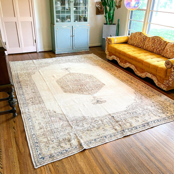 willow {7'11" x 11'2"}