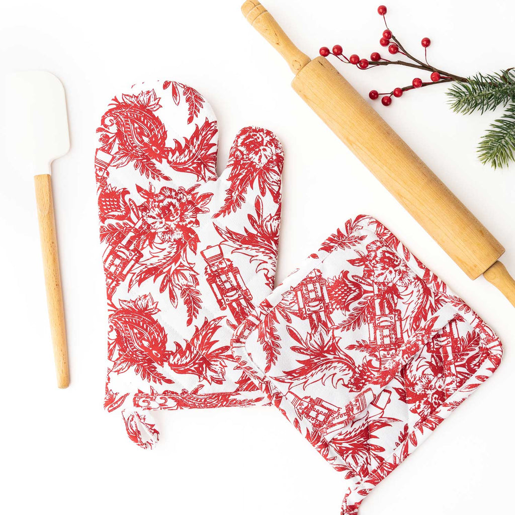 nutcracker toile oven mitt set
