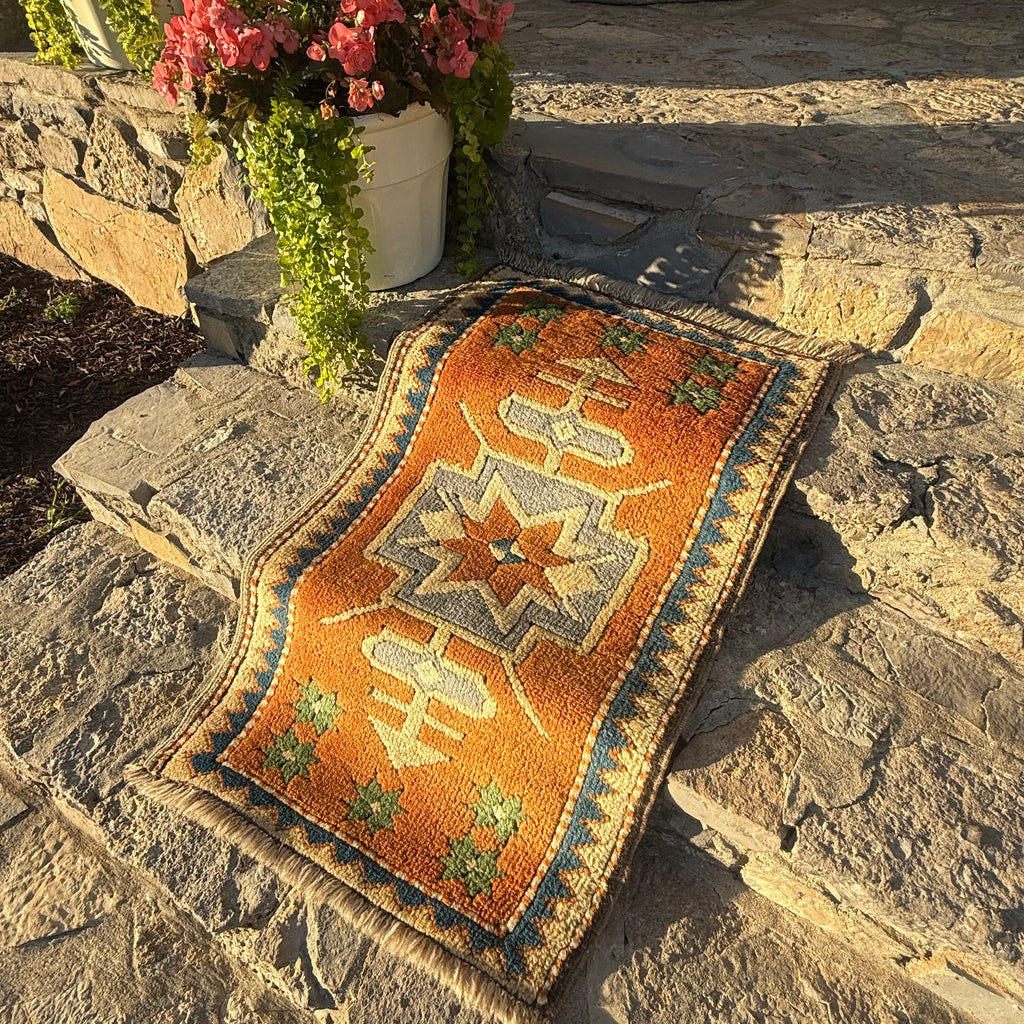 lorne { 1’10” x 3’1” }