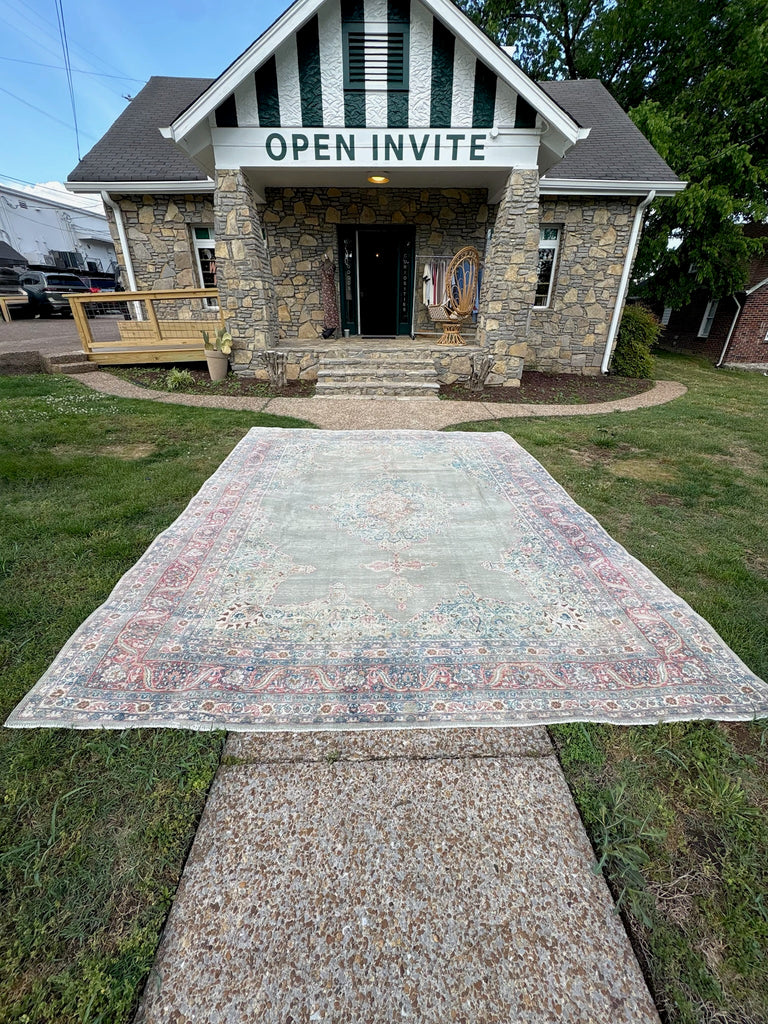 lady { 10’ x 13’ }