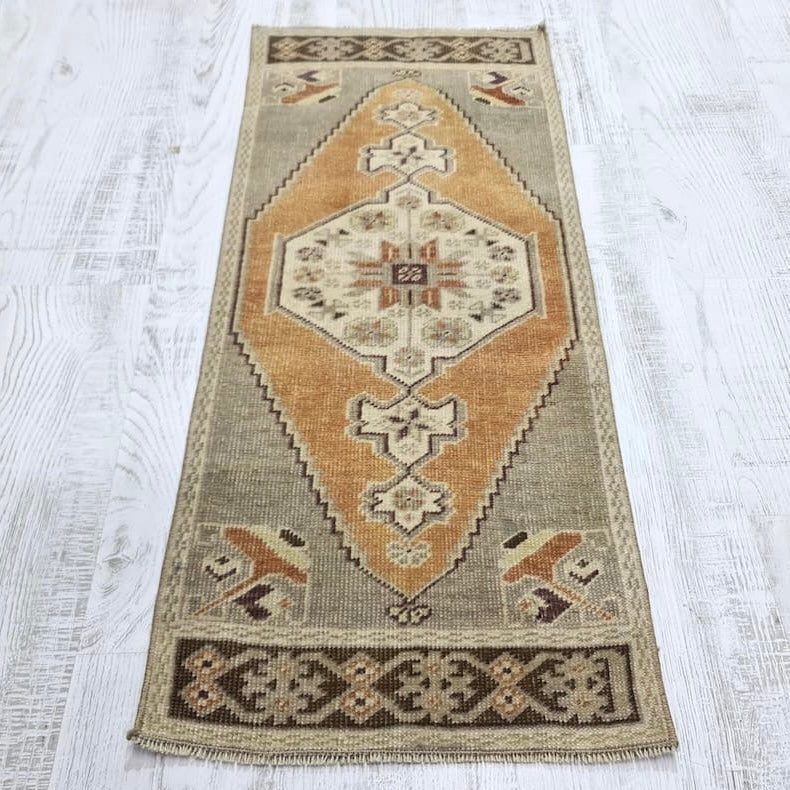 ilya {1’4.5” x 3’3”}