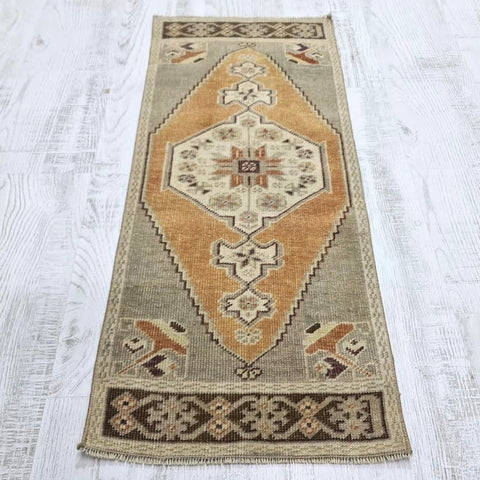 ilya {1’4.5” x 3’3”}