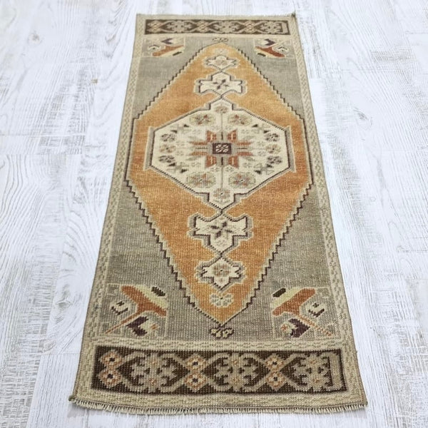 ilya {1’4.5” x 3’3”}