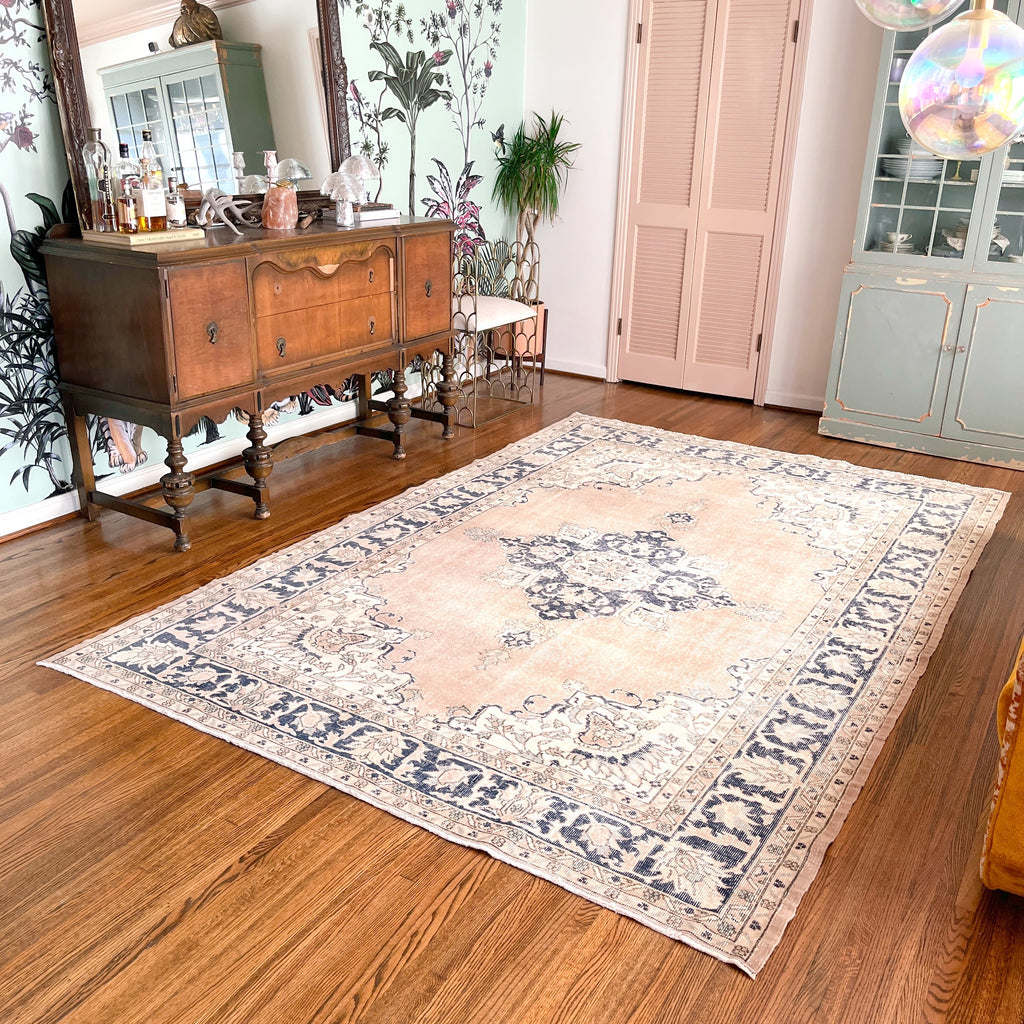 melina {5'8" x 10'2"}