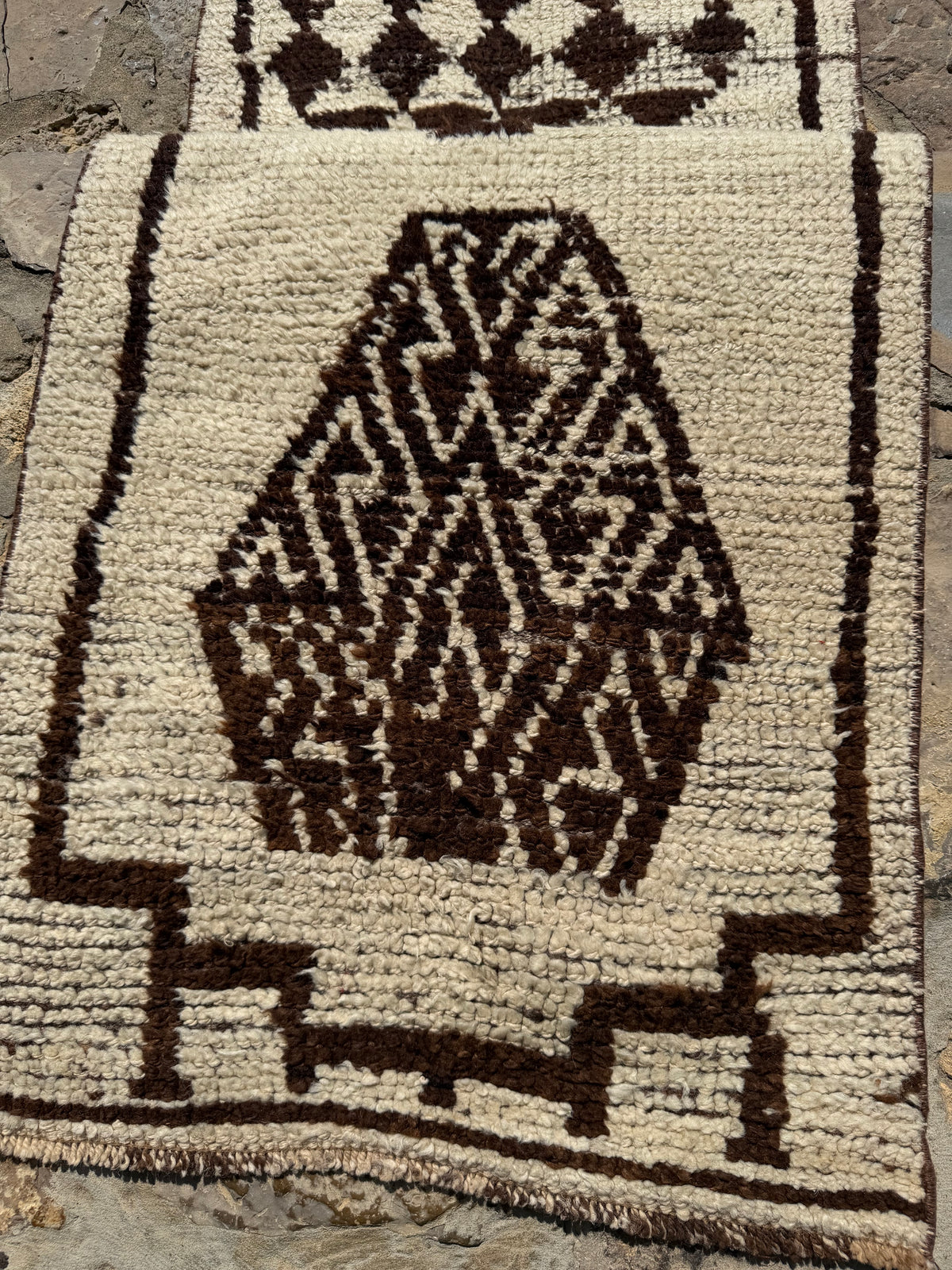 sable { 2’3” x 9’9”}