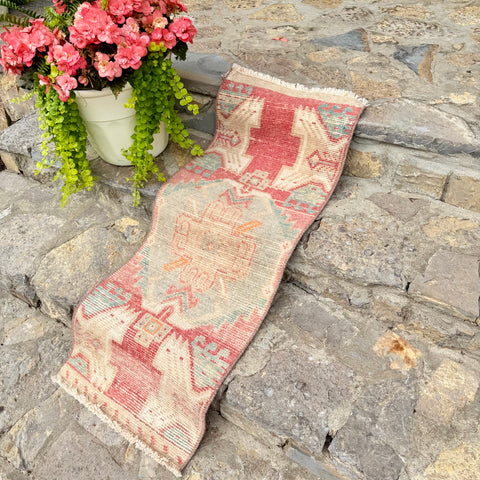 ralph {1’4” x 3’6.5”}