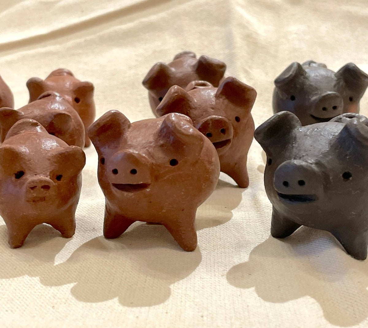 good luck 3 leg pig