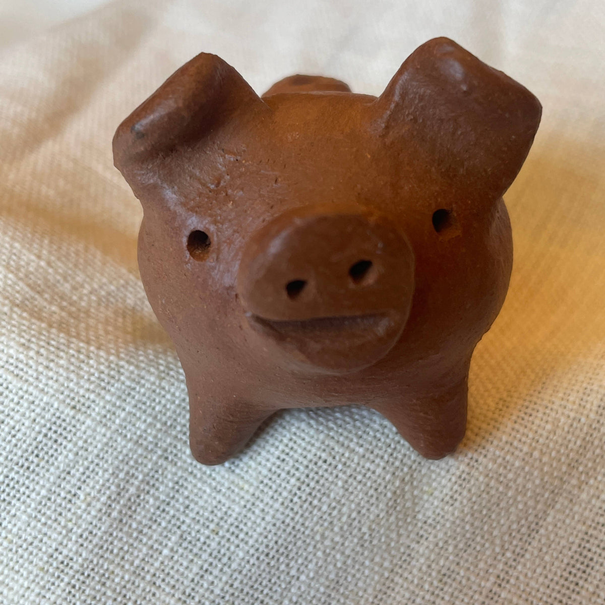 good luck 3 leg pig