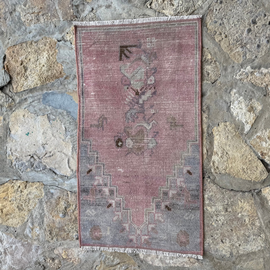 lockland { 1’6” x 2’9” }