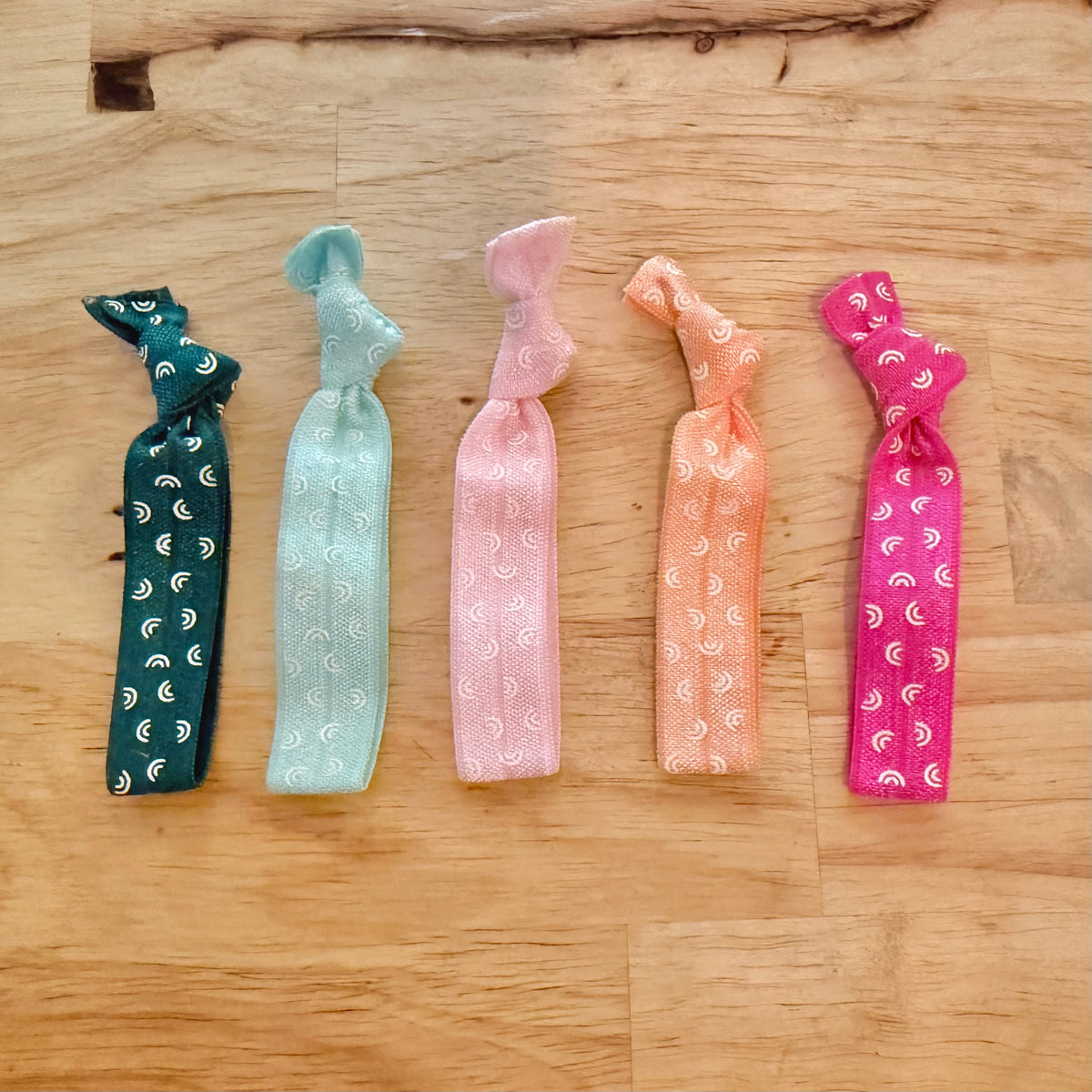 apple & oak rainbow hair tie