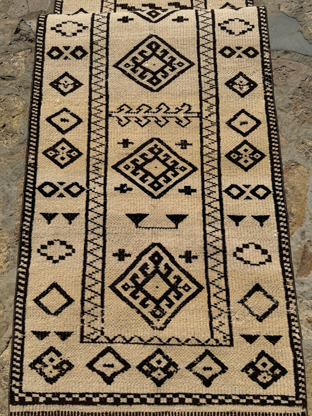 rae {2’8” x 14’5”}