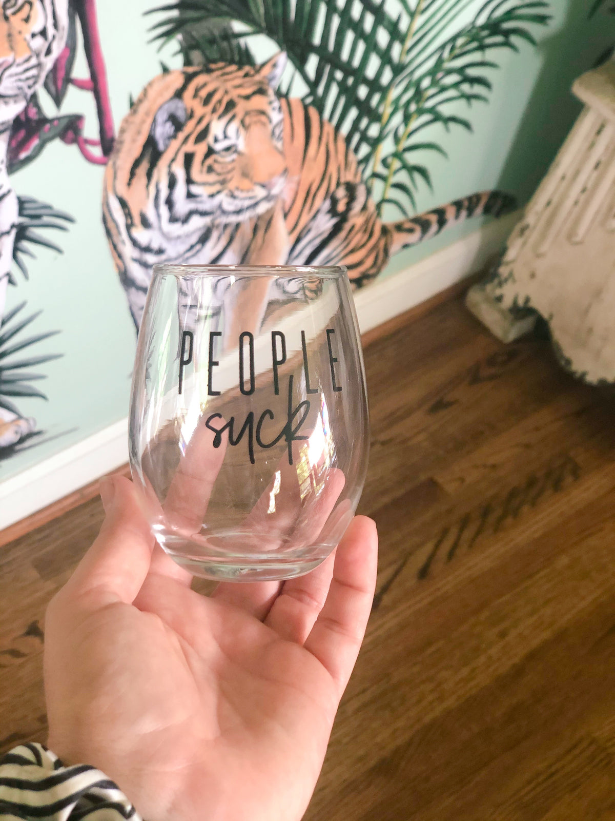 people suck wine glass - Apple & Oak