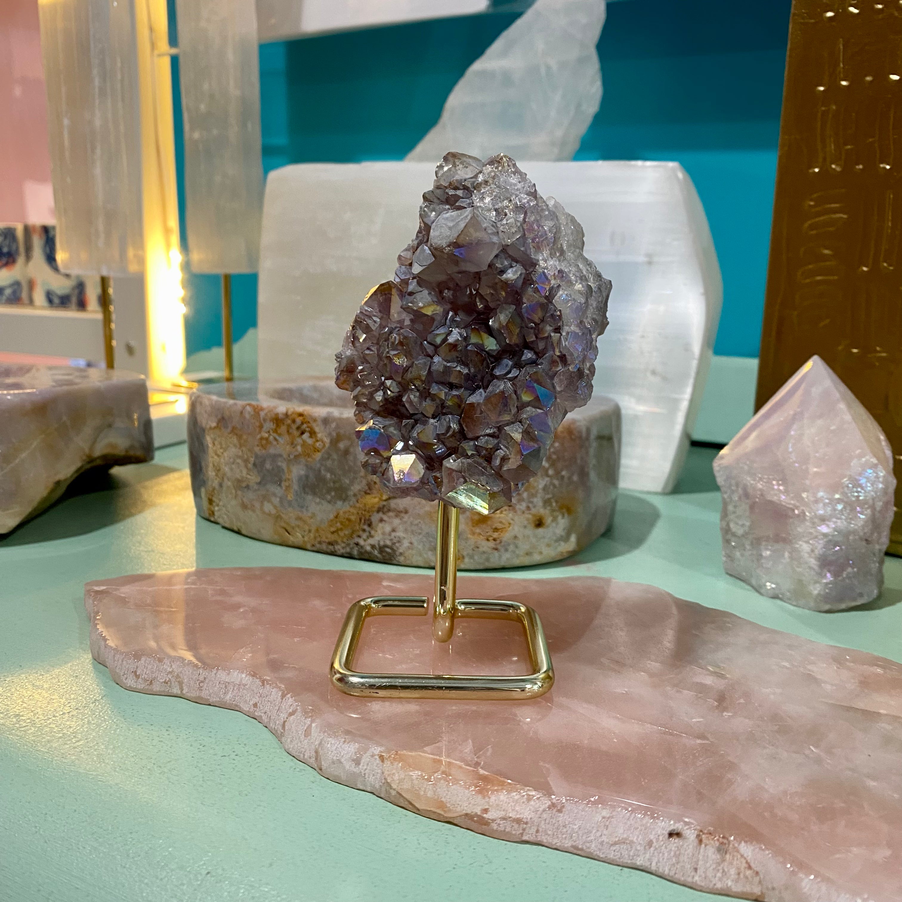 aura amethyst on base
