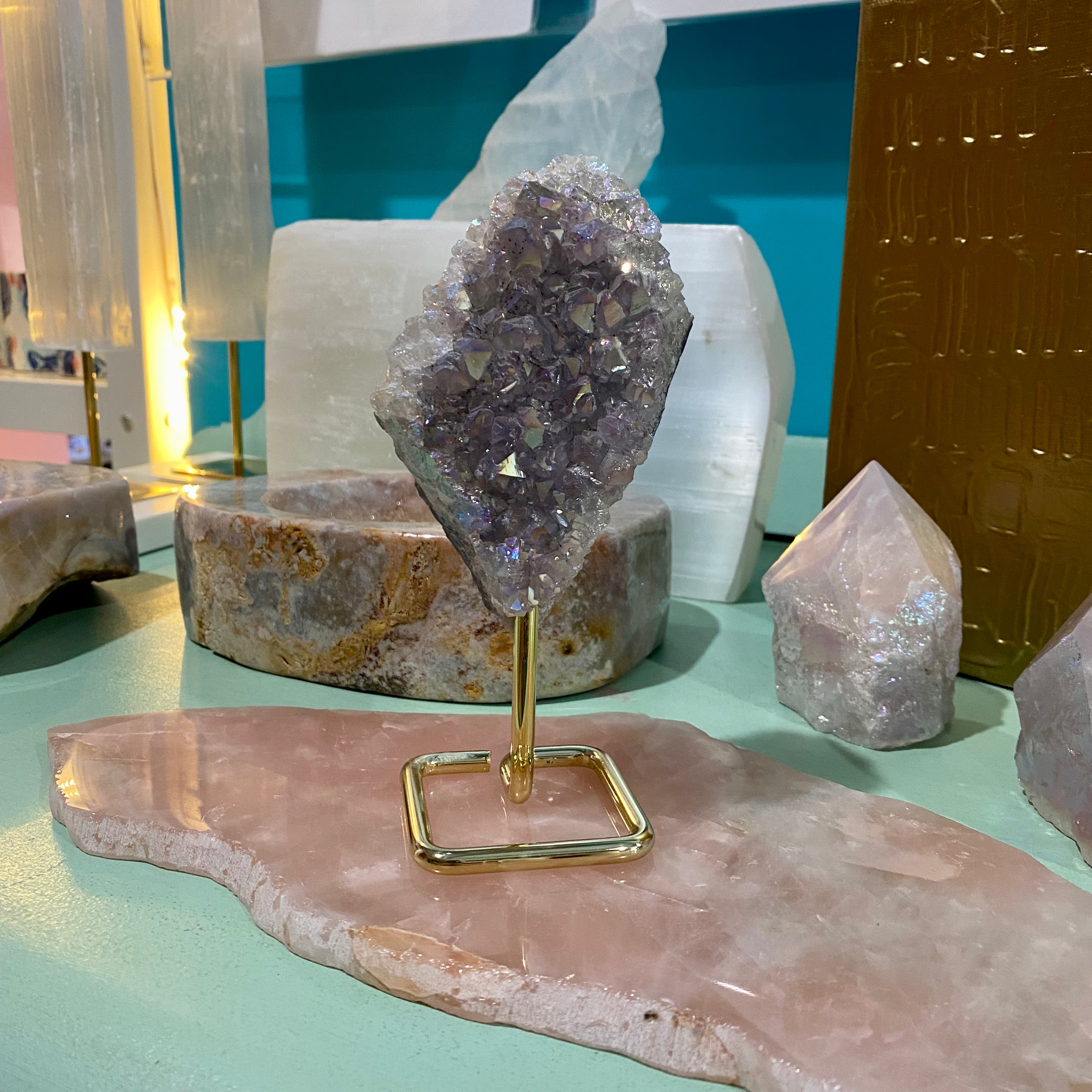 aura amethyst on base